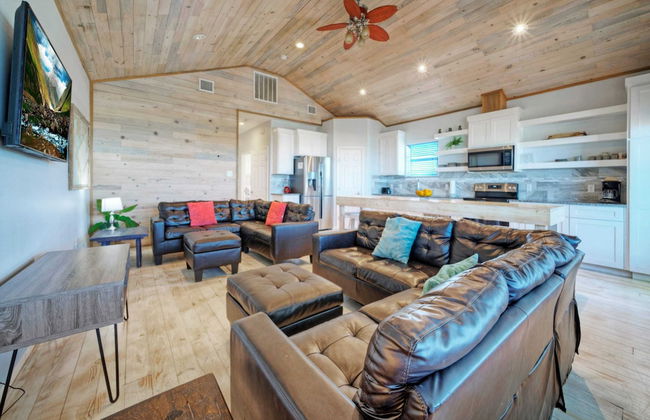 Sleeps 26 2 Homes w/ Waterfront Pool + Boat Dock Laguna Village Escape - Foto 70
