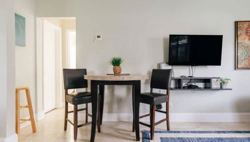 Two blocks from Beach - Walk to the water! - Foto 3