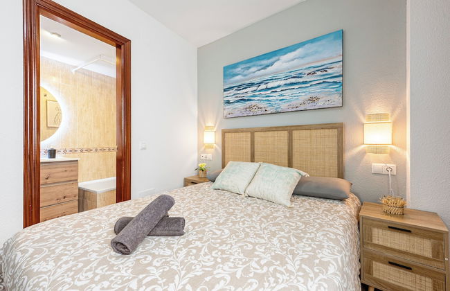 Skysea Malaga Centro frente al Rio - Photo 11