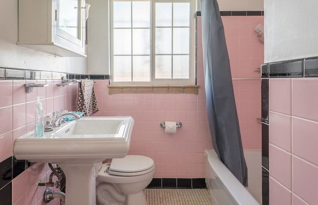 The Retro Escape City Park Hot Tub & Movie Theater - Foto 16