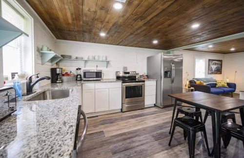 3 Bed 2 Bath Renovated Home Near The Lake - Foto 22