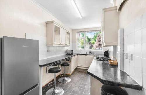 HILLTOP PLACE SUITES 5 beds for CONTRACTORS and FAMILIES near MEADOWHALL with FREE PRIVATE PARKING - Foto 20