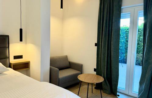 LUX Apartments - Photo 4