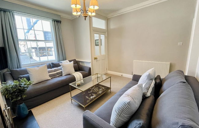 Dolls House - Luxury Townhouse - From 400 Per Night - Photo 53