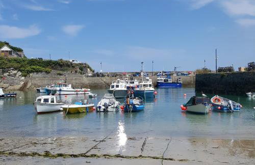 For the Shore, Fistral Beach Newquay - 2 Bed 2 bath - Private Parking with garage for 2 vehicles - Foto 17