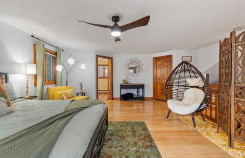 Spacious Accessible Waterfront Retreat with Hot Tub - Foto 31