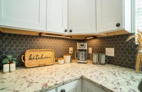 Par-Tee Haus I- Game Room & Hot Tub-Walk to Helen - Foto 45