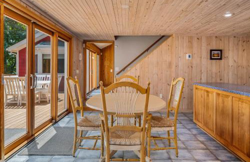 Lake house w/ indr pool and jacuzzi - Foto 52