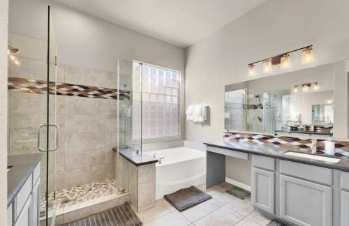 Lux 3BR Oasis Near Strip with Heated Pool and Jacuzzi - Photo 15