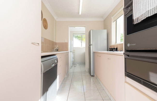 Bayview Beach Holiday Apartments - Photo 26