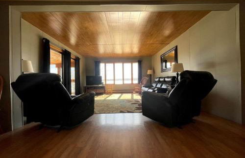 Embrace Nature in this Breathtaking Cottage in Portage Lake, Maine - Foto 20