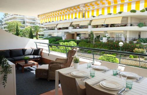 luxury modern apartment with terrace, pool and garage! - Photo 9