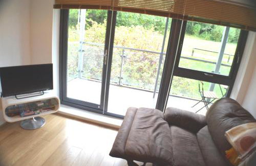 360 Serviced Accommodations - Brentwood 2 Bedroom Executive Apartment with Secure Parking - Foto 8