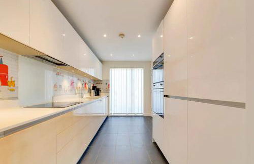 Pass the Keys 53 Austin Drive · Modern Townhouse near Addenbrookes Own Parking - Foto 10