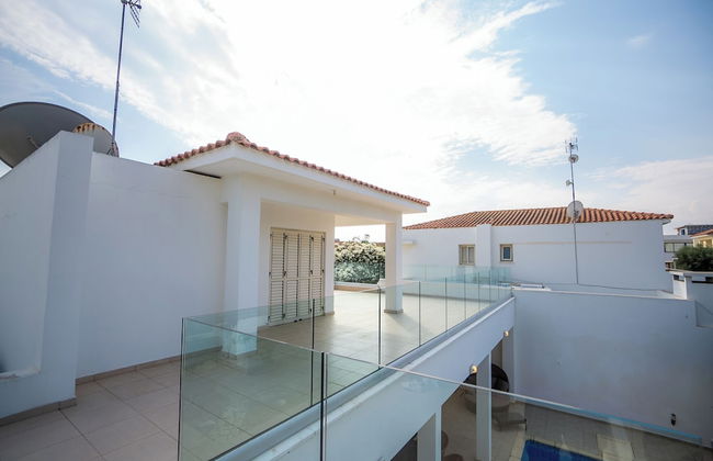 Beachfront 3 BDR Villa With Pool - Photo 20