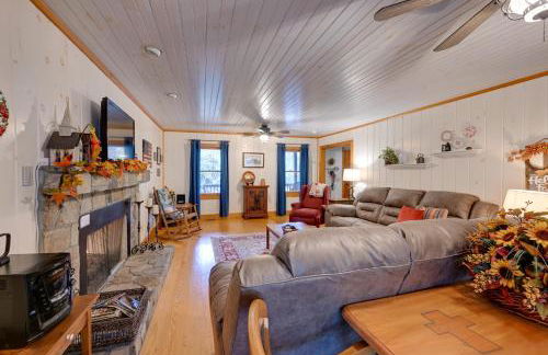 Creekside Family Retreat by Waterfalls and Hiking! - Foto 8