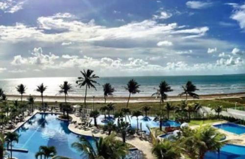 Apartamento a beira-mar com piscina - Foto 1