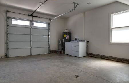 Charming East Nash Retreat, Walk to Dining Faves, Cozy Den, Workspace and Smart TVs, Plush Velvet Sofa, Full Kitchen & Garage, Near Mas Tacos & Five Points, 10 Min to Broadway, 24 Hr Hospitality - Foto 21