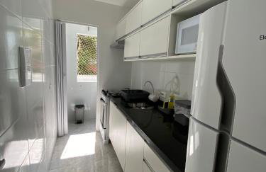 101- Lindo Apartamento Amplo e decorado, 2 quartos, sala, cozinha completa, mobiliario moderno, lavanderia , Excelente localização no bairro Bigorrilho - Photo 4