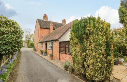 Lovely Comfortable 3 Bed Home, Worcester - Photo 2