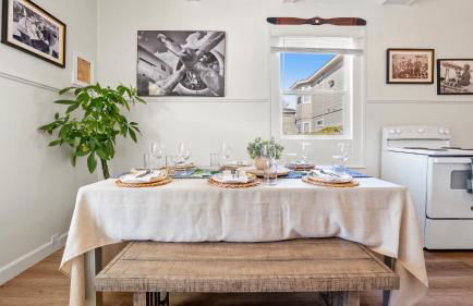 Midtown Flight Deck: 2BR Gem - Foto 21