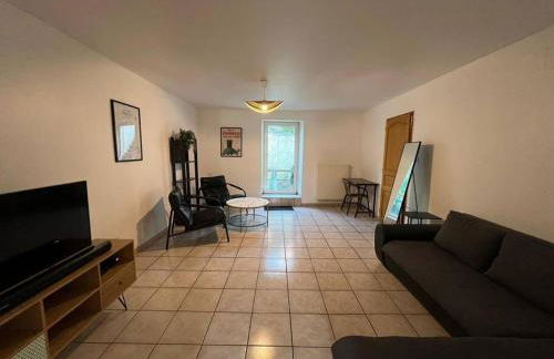 Appartement spacieux 2 chambres 100m2 centre petite ville - Photo 12