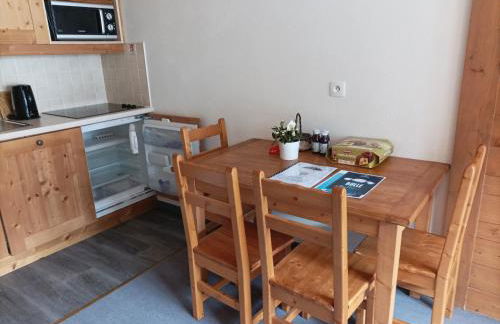 Résidence Les Alpages 4 étoiles - Appartement 4 personnes - Piscine, Hammam, Sauna, Jacuzzi - ValCenis 73480 - Foto 7