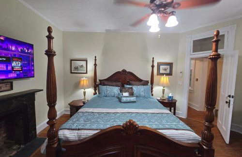 Newly Renovated Historic 6-Bedroom Manor, Where Timeless Elegance Meets Modern Luxury - Foto 38