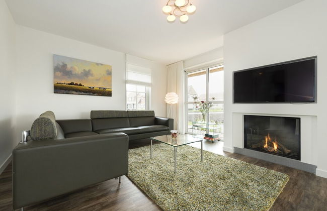 Chic Villa With a Fireplace at Tjeukemeer - Photo 15