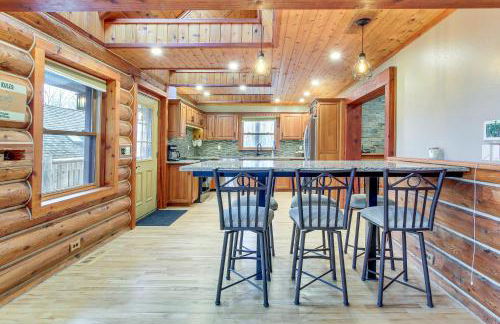 Family Home with Indoor Pool about 2 Mi to Elkhart Lake! - Foto 6