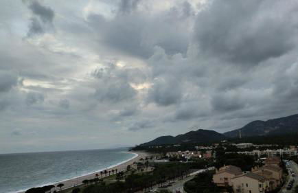 Apartamento con terraza, vistas playa y montaña - Foto 31