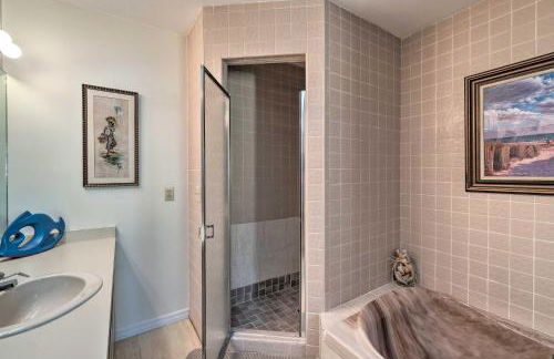 Canalfront Home with Private Dock - 5 Mi to Beaches! - Foto 24