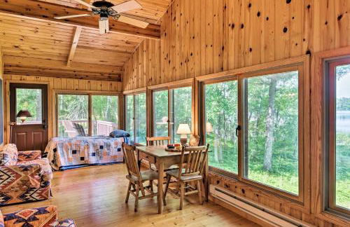 Rustic Cozy Cabin on Island Lake with Fire Pit, Dock - Foto 14