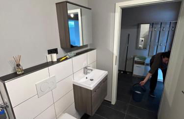 Gemütliche Ferienwohnung mit 1 Schlafzimmer, Wohnzimmer mit Schlafcouch & voll ausgestattete Küche - Foto 4