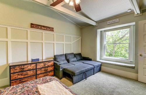 The San Bernard River waterfront provides private access to a spa, boat ramp, and jet skiing - Photo 39