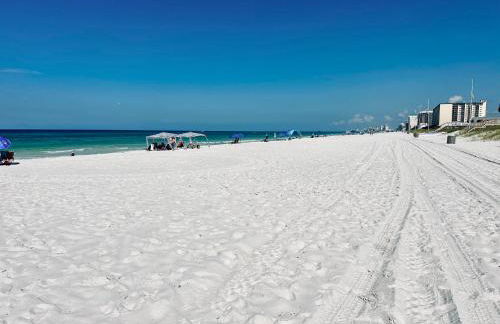 Sea Salt Vacation Home, Private Pool - Walk to Beach - Foto 52