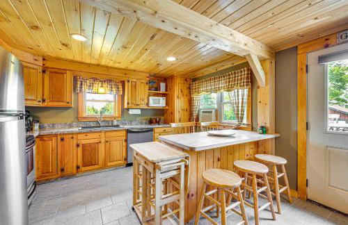 Rustic Cabin in West Danville with Deck and Fire Pit! - Foto 6