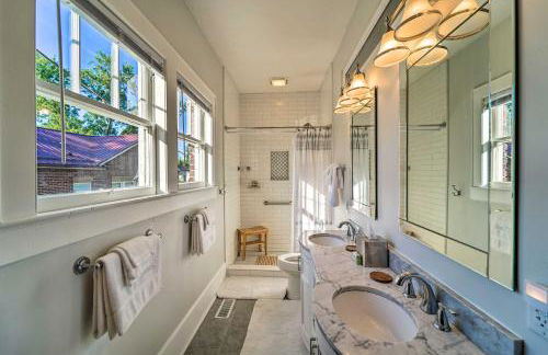 Modern, Sun-Lit Retreat with Fire Pit and Yard! - Foto 19