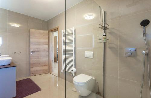 Luxurious new apartment with pool - Foto 42