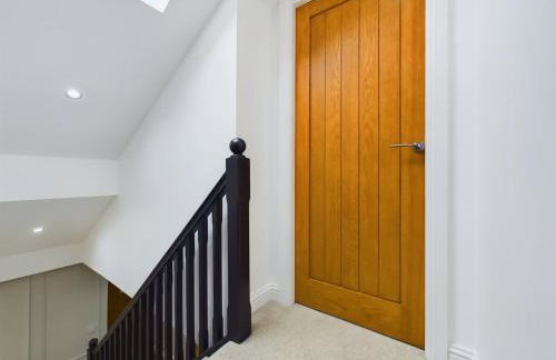 Modern 4 Bed Walk to Pubs, Shops and Countryside - Photo 37