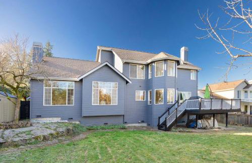 Brier 5BR Retreat w Pool Table Deck Central AC - Foto 45