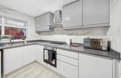 Lawrence Ave 4BD-2Storey House Fast Wifi Families & Leisure By AltoLuxo Short Lets & Serviced Accommodation With Free WiFi & Parking - Foto 17