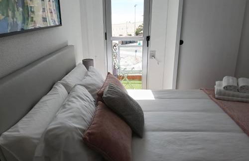 Primera linea playa Apto recien reformado Piscina - Foto 19