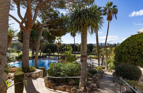 Stylish Penthouse Duplex at Matchroom Country Club - Photo 24