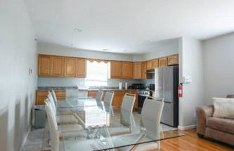 Newark Liberty Brick House - Private Bedroom 1 - Foto 34