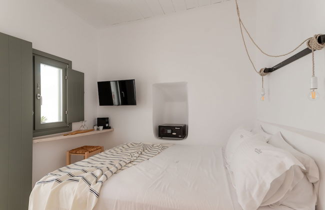 aniko suites White Alley - Photo 11