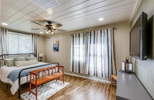 On-Site Creek and Spacious Yard Family Gem in Royal - Foto 16