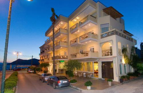 G. Kiapekou - Photo 1