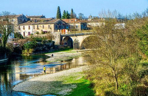 3 Bed-Sleeps 6-Balcony-Pets-Parking-Town Centre - Photo 4