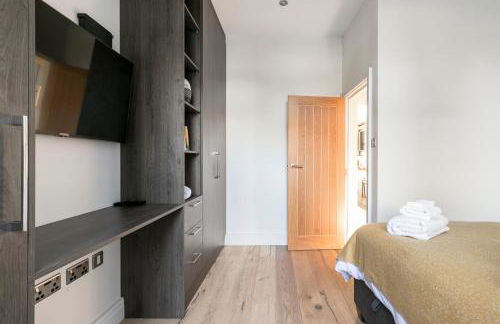 Modern aptmt, 2 Stops to Central London, Smart lock, Netflix - Foto 24